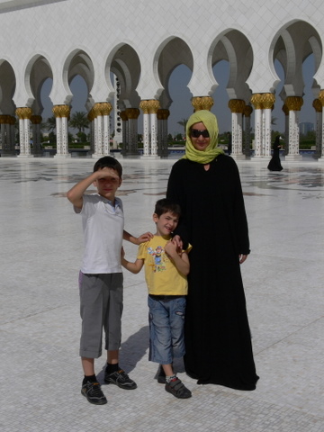 Aurore, Tit et Bapt à la mosquée