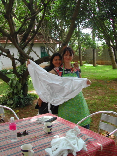 Poonam et moi en cours de Tye and Dye