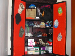 ..et l'intérieur avec les casquettes et les chaussures