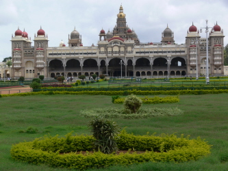 Mysore Palace ou la folie des Maharajas !! Ca vaut pas Versailles, tout de même !! 